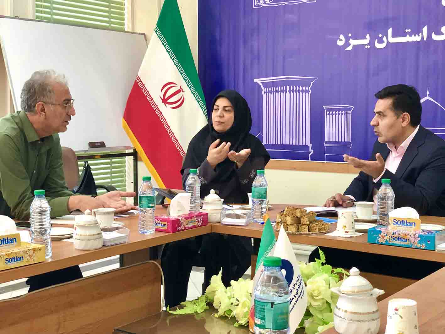 برگزاری نشست سه جانبه مدیر آزمایشگاه فنی و مکانیک خاک با مدیرکل استاندارد و مدیر نظام فنی و اجرایی و دبیرخانه شورای فنی استان یزد